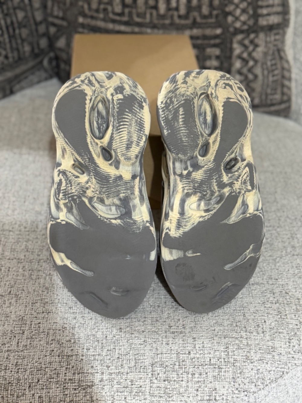 Yeezy Foam Runner MXT Moon Gray - Picture 8 of 8